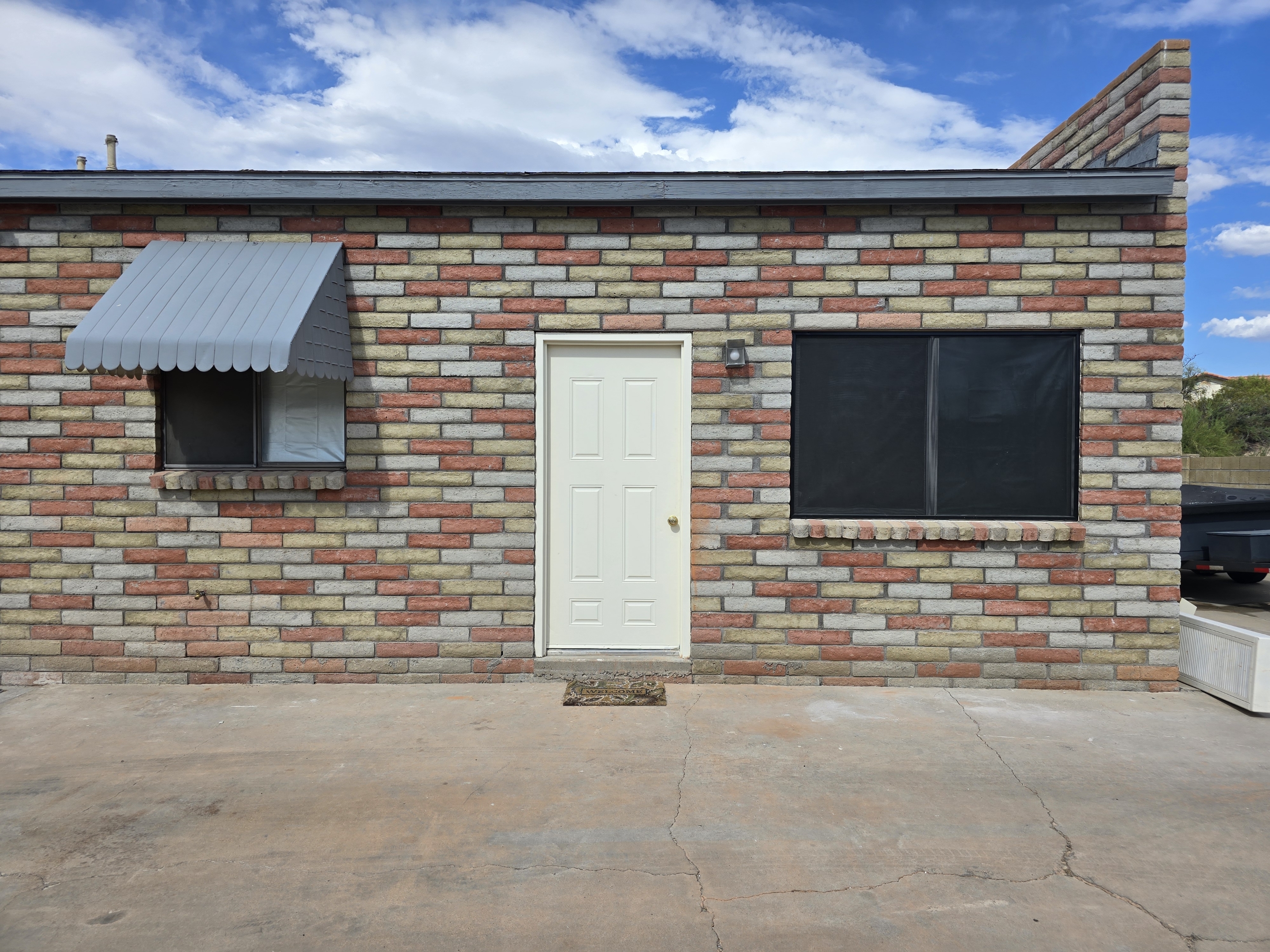 880 West America Street - 1
